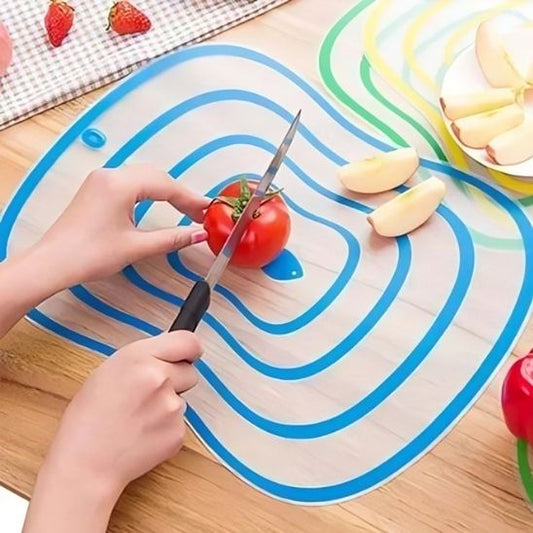 Planche-a-decouper-coupe-de-tomate
