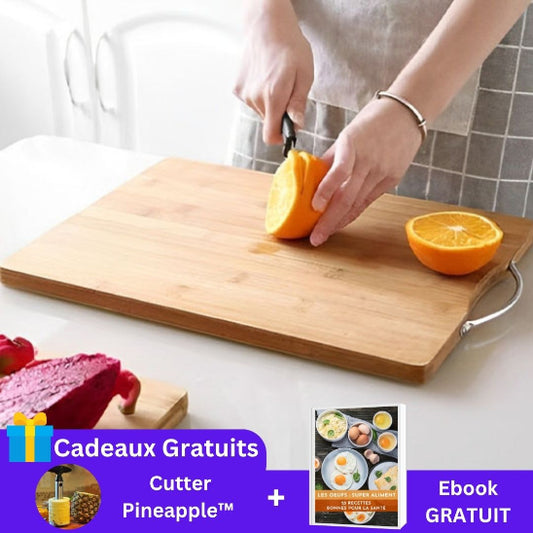Planche-a-decouper-coupe-orange-sur-planche-dans-cuisine