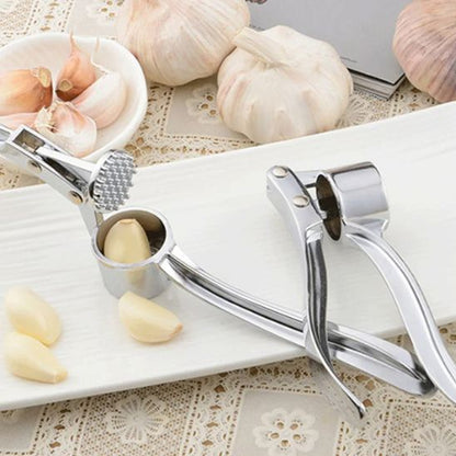 Presse-ail-dans-une-assiette-blanche