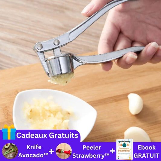 Presse-ail-ecraser-ail-dans-assiette