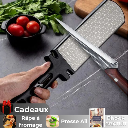 aiguiseur-couteau-personne-qui-aiguise-un-couteau-de-filet