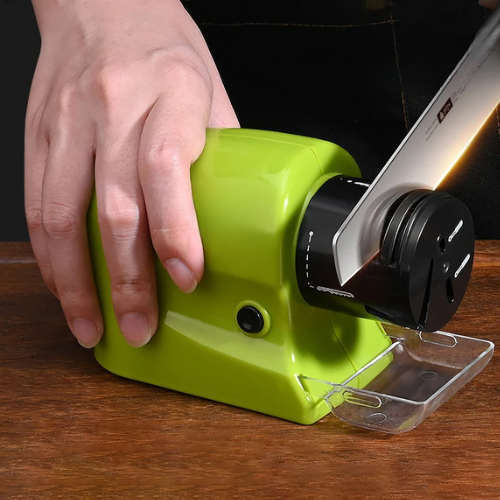 aiguiseur-couteau-personne-qui-aiguise-un-couteau