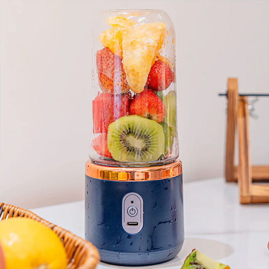 blender-smoothie-avec-fruit-a-l-interieur