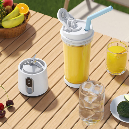 blender-smoothie-avec-jus-a-l-interieur
