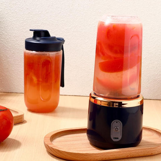 blender-smoothie-avec-jus-de-fruit-fait-a-l-interieur