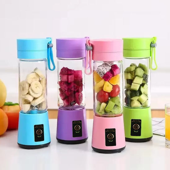 blender-smoothie-les-4-couleurs-sur-la-table-avec-fruit-et-legume