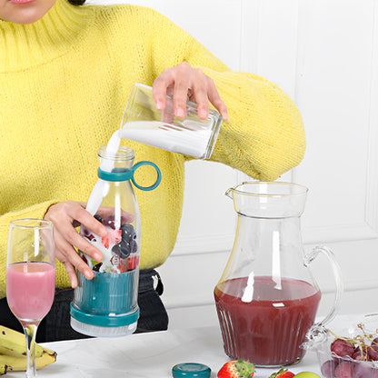 blender-smoothie-personne-qui-prepare-un-smoothie-de-fruit-et-de-lait-sur-le-comptoir