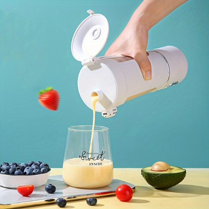blender-smoothie-personne-qui-verse-le-smoothie-dans-un-verre