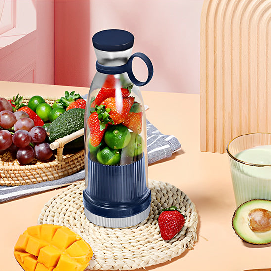 blender-smoothie-sur-la-table-avec-des-fruits-autour