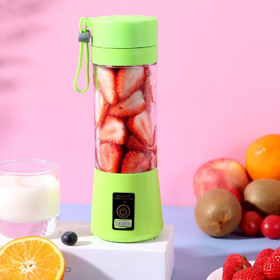 blender-smoothie-vert-avec-fraises-a-l-interieur
