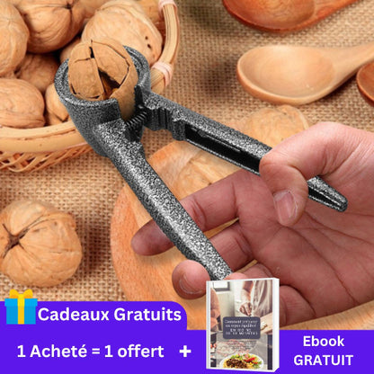 casse-noix-personne-qui-casse-une-noix-grenoble