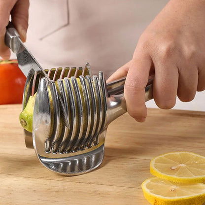 coupe-legumes-personne-qui-coupe-sur-une-planche-a-decouper