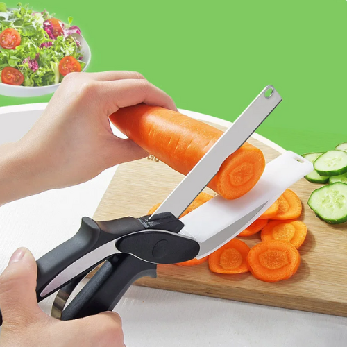 coupe-legumes-personne-qui-coupe-une-carotte