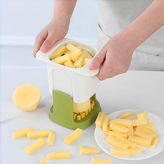coupe-legumes-personne-qui-coupe-une-patate