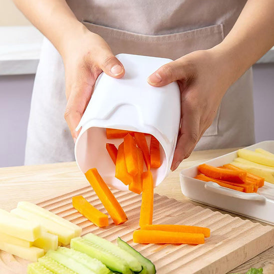 coupe-legumes-personne-qui-retire-les-carottes-couper