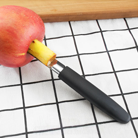 coupe-legumes-sur-la-table-avec-une-pomme