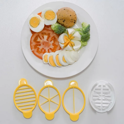 coupe-oeuf-avec-oeuf-couper-dans-une-assiette