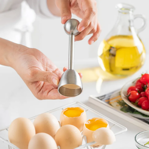 coupe-oeuf-personne-qui-a-casser-la-coquille-d-un-oeuf