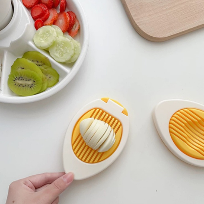 coupe-oeuf-personne-qui-a-couper-un-oeuf-en-tranche