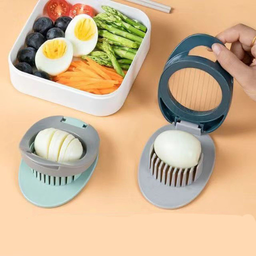 coupe-oeuf-personne-qui-coupe-un-oeuf-pour-un-lunch