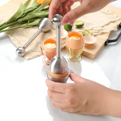 coupe-oeuf-personne-qui-ouvre-la-coquille-d-un-oeuf