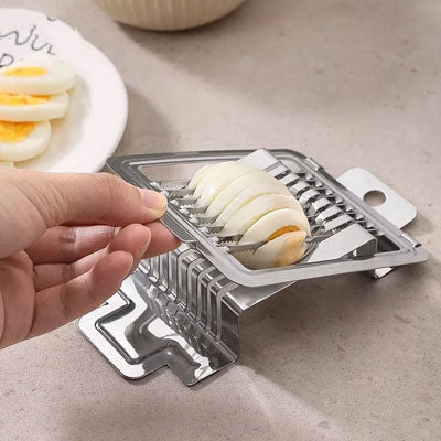 coupe-oeuf-personne-qui-tranche-un-oeuf