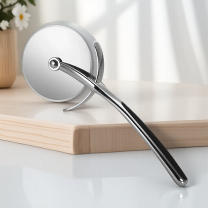 couteau-a-pizza-sur-le-comptoir