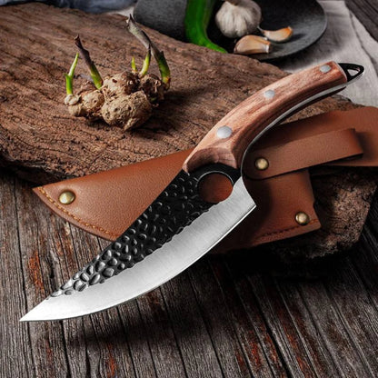 couteau-de-cuisine-brun-avec-etui-sur-table