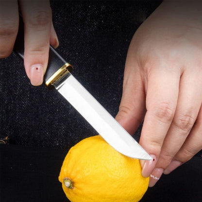 couteau-de-cuisine-personne-qui-coupe-un-citron