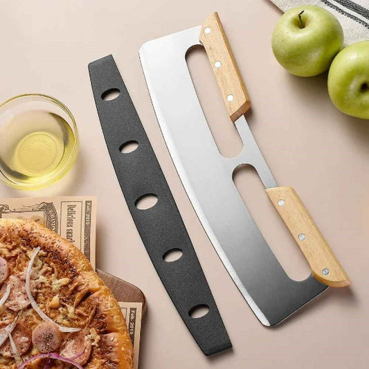 couteau-de-cuisine-sur-comptoir-avec-pizza