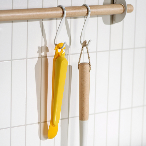 eplucheur-accrocher-sur-un-support