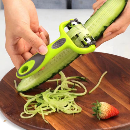 eplucheur-personne-qui-epluche-des-julienes-de-cocombre