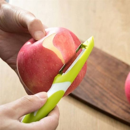 eplucheur-personne-qui-epluche-pomme