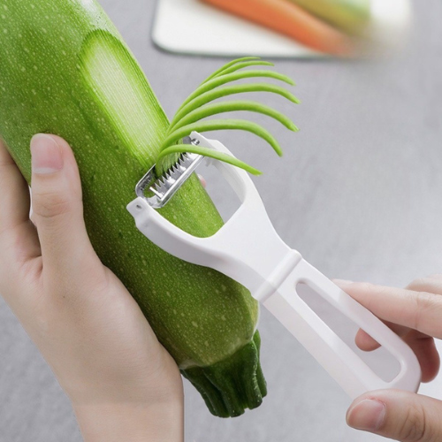 eplucheur-personne-qui-epluche-un-legume