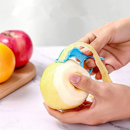 eplucheur-personne-qui-epluche-une-pomme
