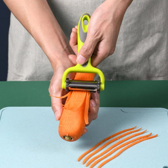 eplucheur-personne-qui-fait-des-juliennes-de-carottes