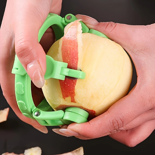 eplucheur-pomme-personne-qui-epluche-une-pomme