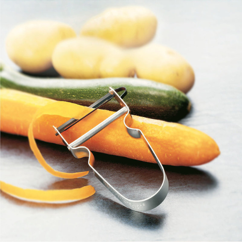 eplucheur-sur-une-carotte