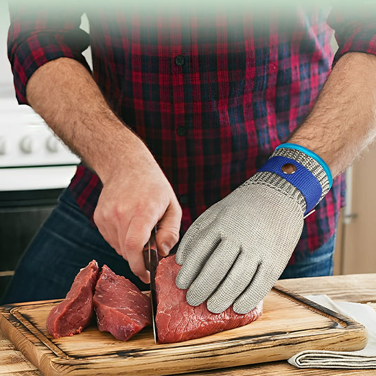 gant-en-cotte-de-maille-personne-qui-une-piece-de-viande