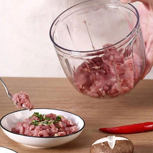hachoir-manuel-personne-qui-a-hacher-de-la-viande