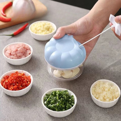 hachoir-manuel-personne-qui-a-hacher-des-legumes