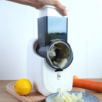 mandoline-cuisine-personne-qui-coupe-un-oignon
