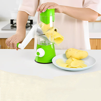 mandoline-cuisine-personne-qui-coupe-une-patate