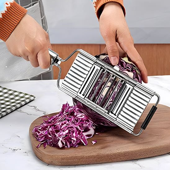 mandoline-cuisine-personne-qui-rape-du-chou