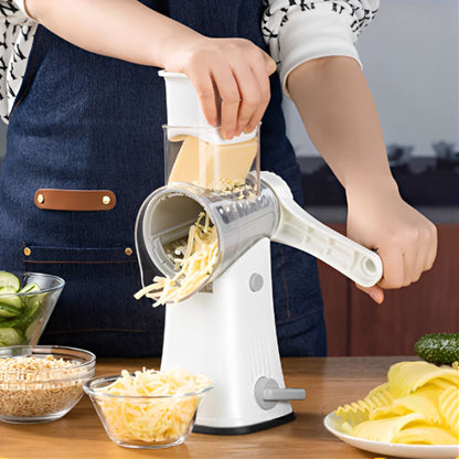 mandoline-cuisine-personne-qui-rape-du-fromage