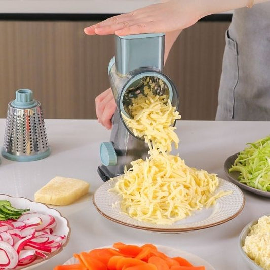 mandoline-cuisine-personne-qui-rape-fromage-et-legume