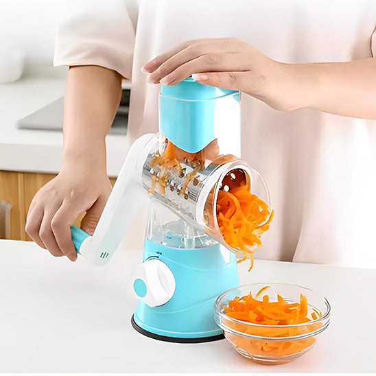 mandoline-cuisine-personne-qui-une-carotte