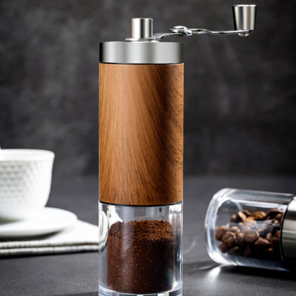 moulin-a-cafe-sur-la-table-avec-du-cafe-moulu-a-l-interieur
