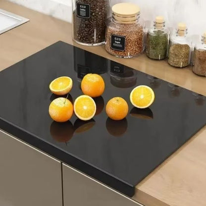 planche-a-decouper-avec-orange-dessus