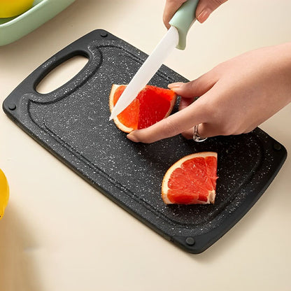 planche-a-decouper-coupe-pamplemousse-sur-comptoir